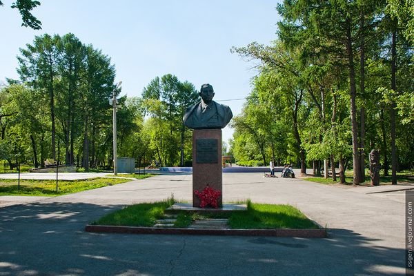 Памятник И.Я. Трашутину. Детский парк имени В.В. Терешковой. Автор: Евгений Клавдиенко (http://ssgen.livejournal.com)