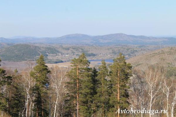 Вид с вершины горы Теплая. Источник: http://avtobrodiaga.ru/Gora-Teplaia-Cheliabinskaia-oblast