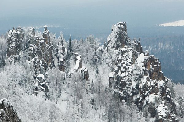 Цирк хребта Инзерские Зубчатки с юга. Автор: Олег Чегодаев (https://www.exje.ru/inzerskie_zubchatki_ski)