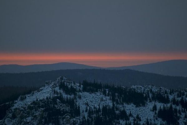Хребет Средний Таганай с Митькиных скал. Автор: iozhkinkot (http://iozhkinkot.livejournal.com/)