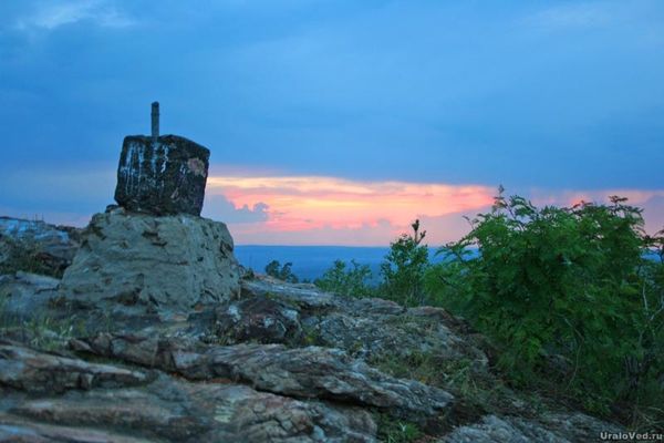 Гора Большой Камень. Высшая точка, 571 м. Автор: Павел Распопов (https://uraloved.ru/mesta/chelyabinskaya-obl/gora-bolshoj-kamen)