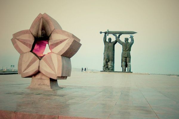 Монумент "Тыл-фронту"