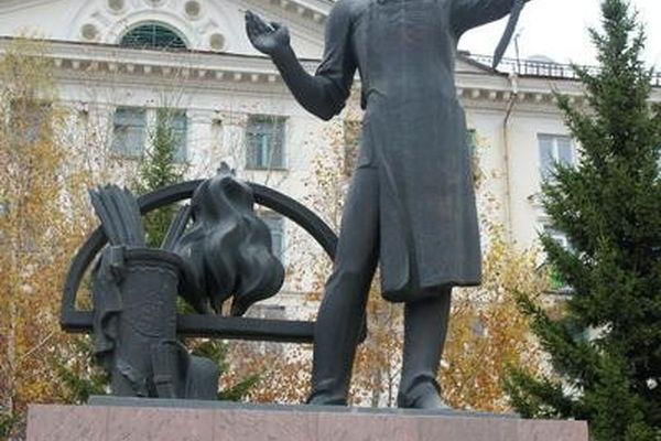 Памятник И. Н. Бушуеву (г. Златоуст)