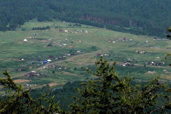 Вид с хребта Бакты на поселок Александровка, июнь 2012
