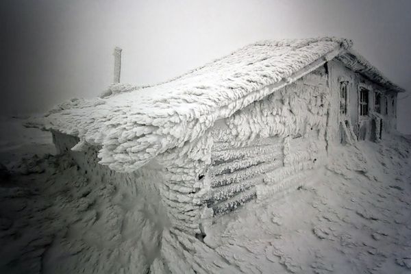 Метеостанция на Таганае. Фото - победитель конкурса "Русский пейзаж" в Москве.  Автор: Андрей Подкорытов.