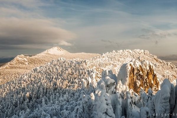 Откликной гребень зимой. Вид с Двуглавой сопки