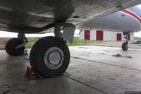 Аэродром Калачево. Стойка шасси Як-40.