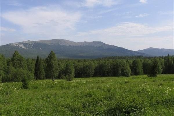 Вид на хребет Нургуш.