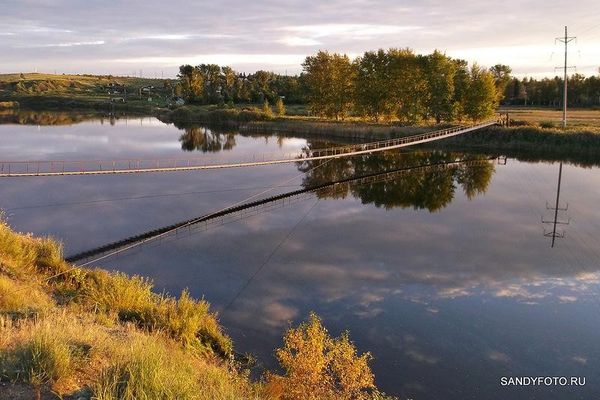 Подвесной мост через реку Уй в Троицке. Автор: Sandy Programmer.