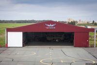 Аэродром Калачево. Вертолёт Robinson R44 "прячется" в одном из ангаров.
