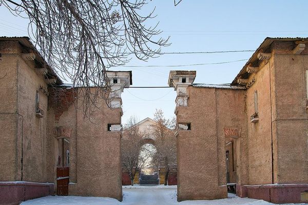 Немецкий квартал. Город Магнитогорск. Ворота. Автор: bigmaxx (http://bigmaxx.livejournal.com/).