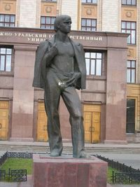 Памятник студенту 4