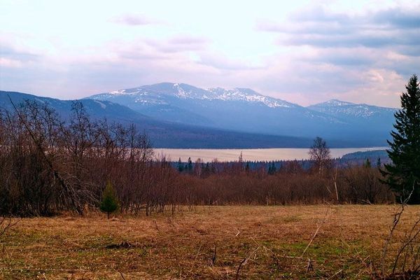 Нургуш. На спуске с Зюраткуля. Автор: Константин Минаков.