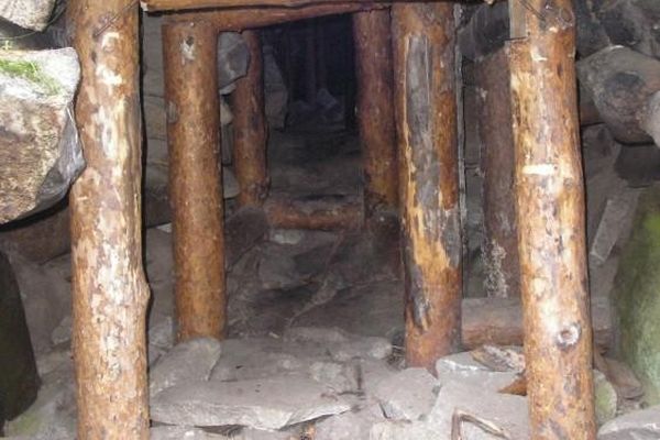 Пещерный комплекс старообрядческого скита на острове Веры озера Тургояк 5