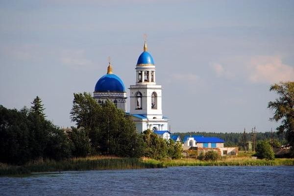Церковь во имя иконы Божией Матери «Знамение». Село Воскресенское. Автор: Людмила Курлова.
