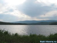 Барахтан с берега.