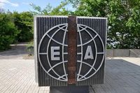 Памятник границе Европы и Азии