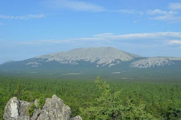 Вид на Иремель с обзорной площадки Аваляк.