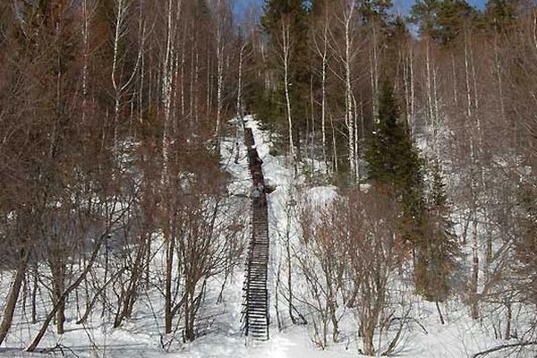 Лестница на Двуглавую сопку