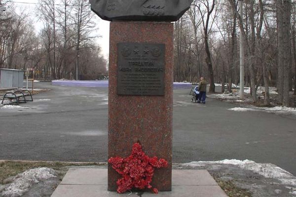 Памятник И.Я. Трашутину. Детский парк имени В.В. Терешковой. Автор: is000 (http://chelchel-ru.livejournal.com/736664.html)
