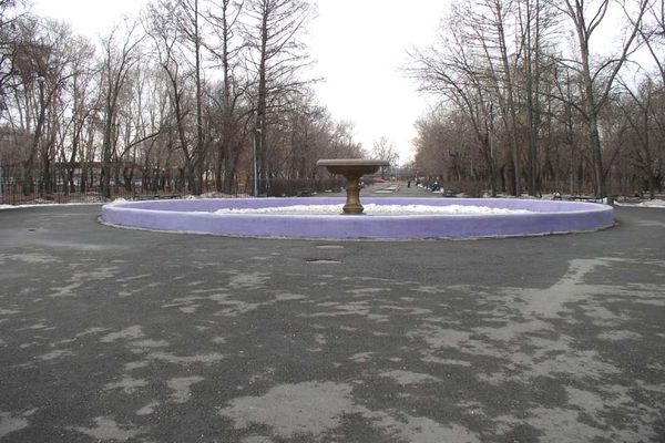 Детский парк имени В.В. Терешковой. Вид на фонтан и главную аллею. Автор: is000 (http://chelchel-ru.livejournal.com/736664.html)